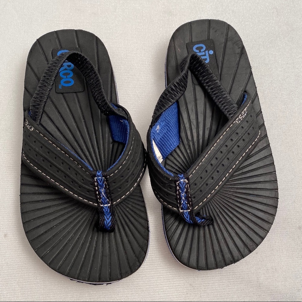 Circo black and blue flip flops size 10